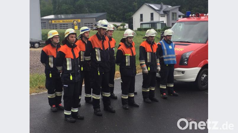 Lintacher Feuerwehrleute glänzen bei der Leistungsprüfung (vordere Reihe, von links): Fabian Göbl, Andreas Batek, Matthias Rehaber, Maschinist Michael Schneider und Gruppenführer Philipp Meier; hintere Reihe (von links): Philipp Haindl, Julian Göbl, 2. Kommandant Dennis Schuber und Nico Kühn. gto