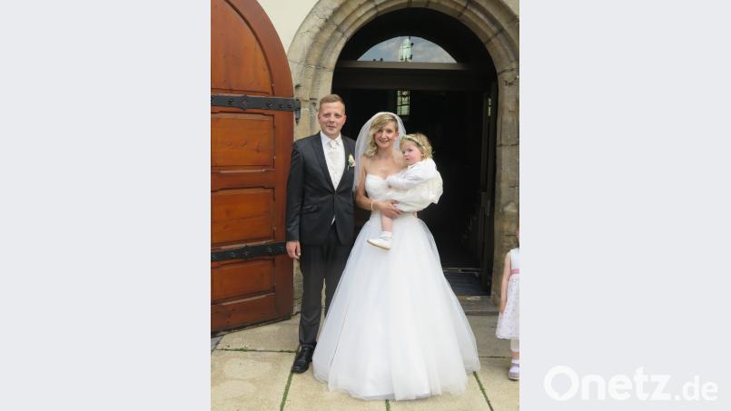 Das frisch vermählte Ehepaar Markus Glatz und Selina Winkler mit Töchterchen Emilia. jzk