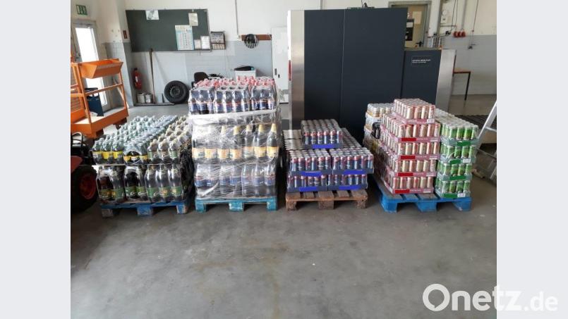 Sichergestelltes Bier in Dosen und Flaschen Bundeszollverwaltung