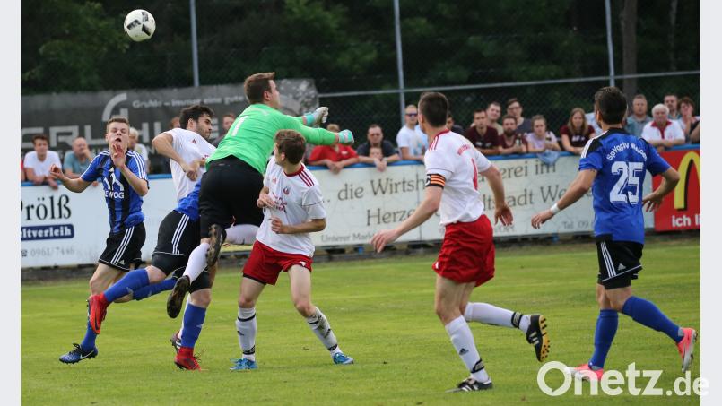 &lt;p&gt;Das war das 2:0 durch Niklas Lang (links): Vohenstrau&amp;szlig;&amp;rsquo; Keeper Manuel H&amp;auml;usler unterlief eine Hereingabe, und der Weidener hatte keine M&amp;uuml;he, den Ball im Tor unterzubringen.&lt;/p&gt;
 Eger, Armin
