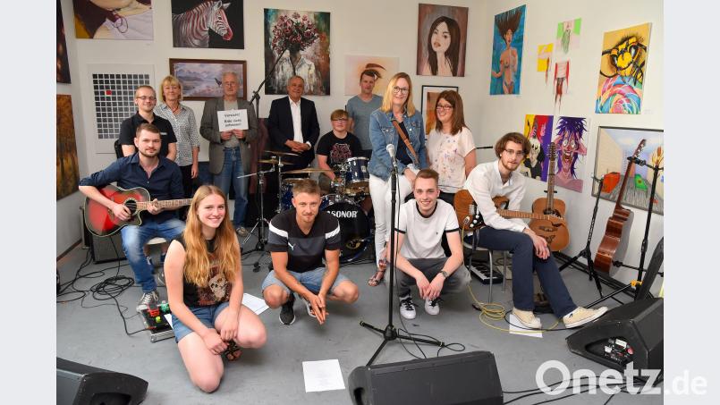 Bei der Benefizveranstaltung "Musik und Text" für das Magische Projekt spielen "Random System official" aus Vohenstrauß und "Mosaik". Kunz