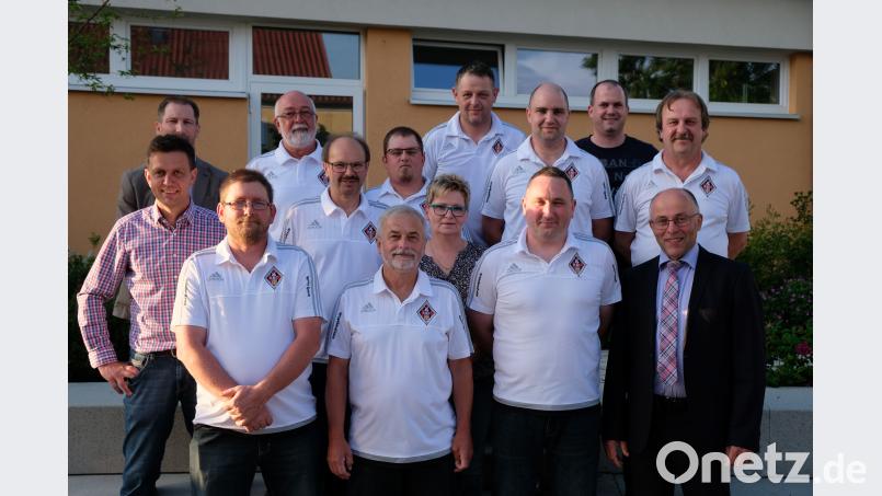 Mit einem Empfang würdigen Bürgermeister Albert Nickl und Vertreter des Gemeinderats  die Meistermannschaft des SKC Klosterkegler. Mit dem Titel verbunden ist der Aufstieg der Herren II in  die Kreisklasse B Weiden.   Glückwünsche gelten auch dem Duo Rosi Wolf und Martin Hofmann zum Gewinn der Bezirksmeisterschaft im Sprint-Tandem. do