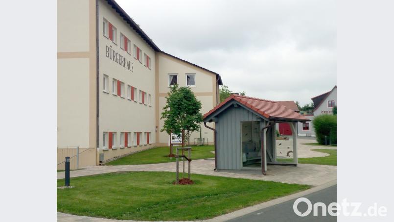 Rund ums Bürgerhaus wird gefeiert. lgc