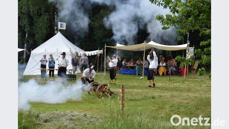 Mit dem Anschießen wurde das Fest eröffnet aber auch an den Beginn des 30 jährigen Krieges erinnertn. Adam, Johann [ADJ] (joad-abr-nt@t-online.de)