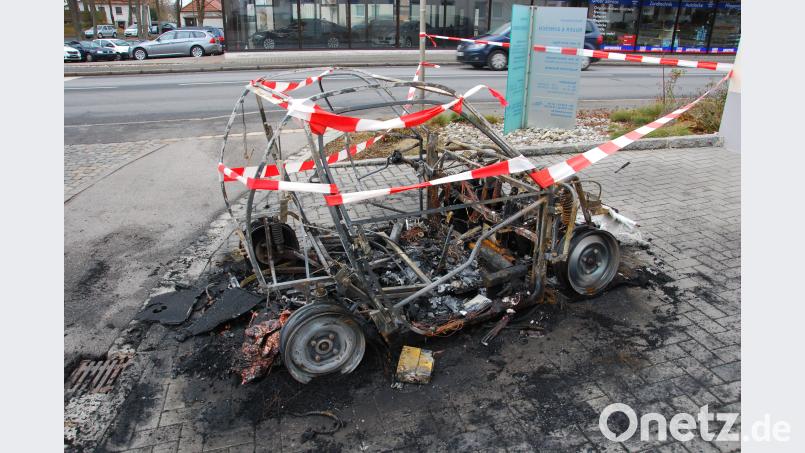 Nur noch ein Gerippe blieb von dem sogenannten motorisierten Krankenfahrstuhl – ein Kleinstauto mit einer maximalen Geschwindigkeit von 25 km/h – übrig. Auf der Suche nach den Verantwortlichen sind die Ermittler der Polizeiinspektion Sulzbach-Rosenberg nun auf die zwei Brandstifter gestoßen. Andreas Royer