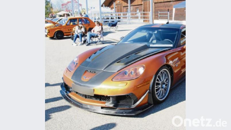 Spektakuläre und getunte Autos geben sich am Volksfestplatz ein Stelldichein. exb