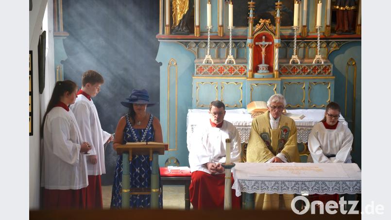 Als Lektorin wirktJutta Reinisch (Dritte von links) beim Festgottesdienst in der Autobahnkirche mit. fjo