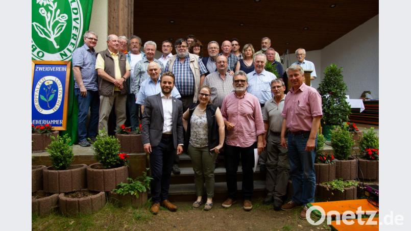 Das neu gewählte Team des OWV mit drittem Bürgermeister Severin Hirmer (vorne, links) und dem Haupt-Vorsitzenden Armin Meßner (vorne, 
Mitte). exb
