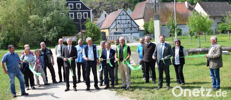 Die Kunstwanderstation in Hohenburg an der Uferpromenade der Lauterach ist auch der Ausgangspunkt für mehrere Fledermauswanderwege rund um Hohenburg. In den vergangenen Tagen wurde er freigegeben. bö