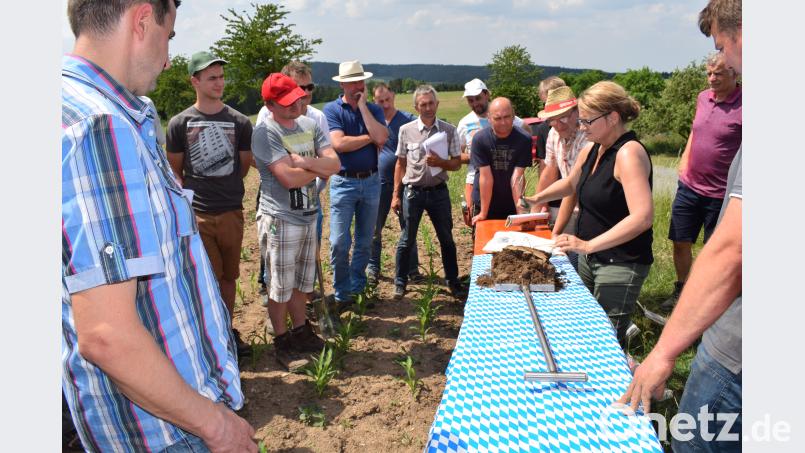 Die Agrarwissenschaftlerin Dr. Andrea Beste zeigte die Klassifizierung einer Bodenprobe. bnr