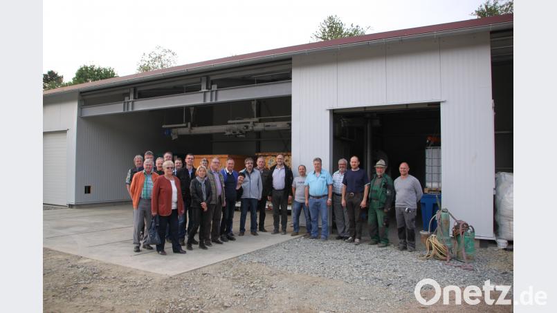 Die Gemeinderäte mit dem Ingenieur Günter Schwab vom Büro Zwick Ingenieure Weiden (Mitte) neben BGM Werner Prucker (Reuth) DEN, Autor [DEN] (<a href=