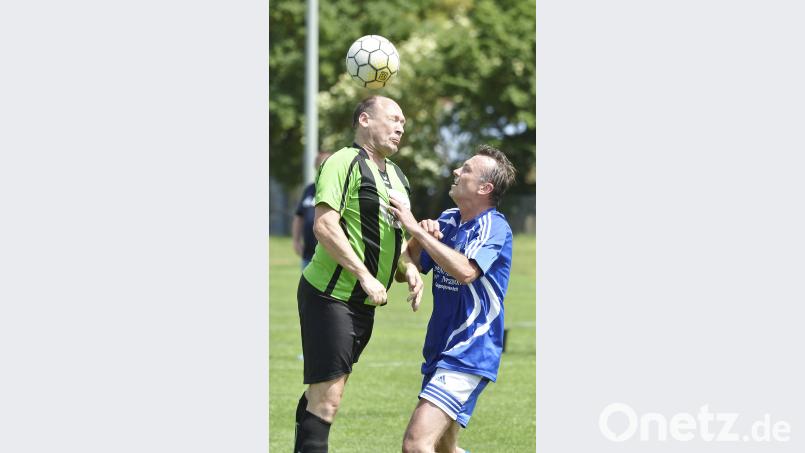 Ü-40 Turnier

Saison: 2017/18

Szene aus dem Spiel: SF Ursulapoppenricht (rechts) gegen Weiden-Ost (links)

Bild: Ziegler Ziegler