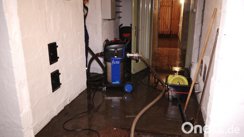 Aufgrund des starken Unwetters mussten in Regensburg zahlreiche Keller ausgepumpt werden Auer, Alexander