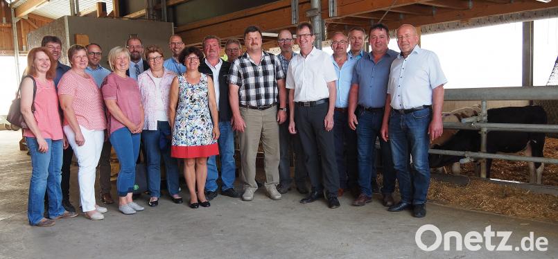 Kreisobmänner und Kreisbäuerinnen besuchen des Agrarzentrum Almesbach. Mit dabei Präsident Josef Wutz und Schulleiter Helmut Konrad, Direktor Peter Huber und Bezirksbäuerin Rita Blümel. sbü