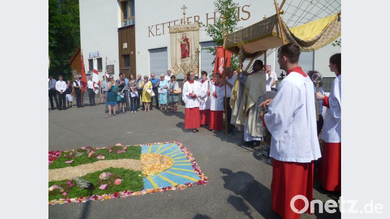 Der prachtvolle Blumenteppich vor dem Kettelerhaus. mtm