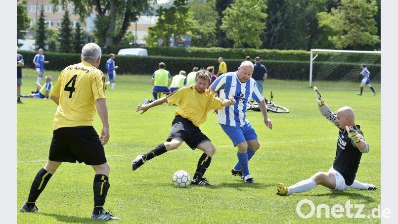 Ü-40 Turnier

Saison: 2017/18

Szene aus dem Spiel: FC Amberg (links) gegen die SpVgg Ebermannsdorf

Bild: Ziegler Ziegler