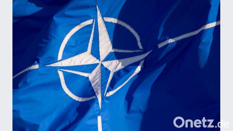 Die Nato-Flagge wird nicht in Amberg wehen. Ulm bekommt den neuen Stützpunkt. Daniel Naupold/dpa