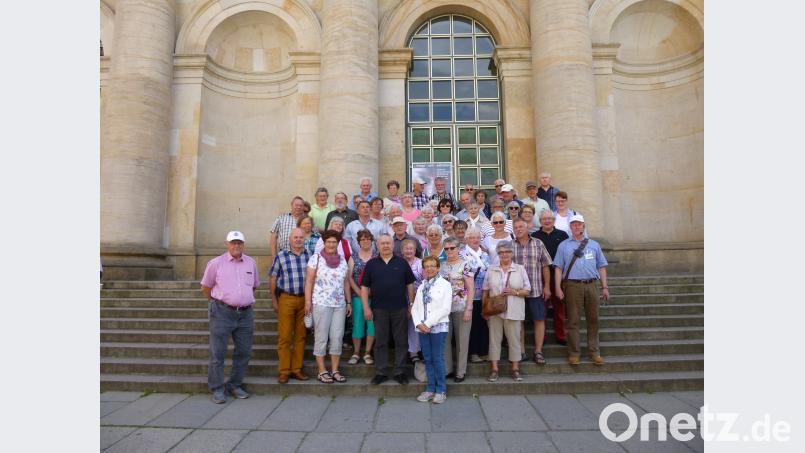 Die Reiseteilnehmer vor der St.-Hedwig-Kathedrale in Berlin. IS, Autor [IS]