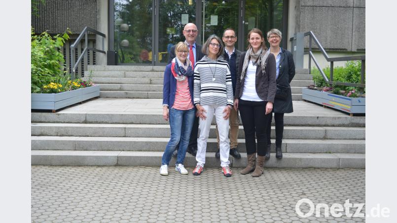 Die Leiter des Lycée Saint-Joseph in Bressuire und des Gymnasiums Neustadt fädeln eine neue Schulpartnerschaft ein. exb