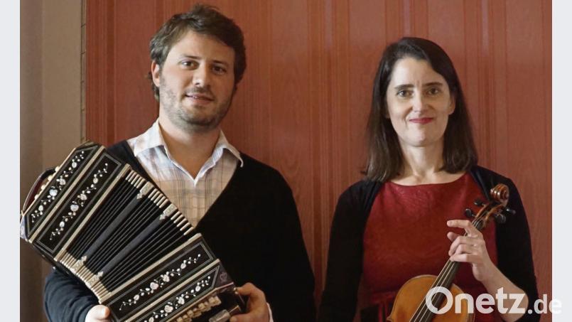 Violonistin Susanne Hofmann und der argentinische Bandoneonist Matias Gonzalez organisieren das Tango-Festival. Andrea Prölß