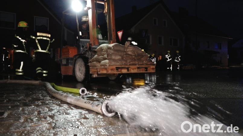 In Painten konnten Sandsäcke nur teilweise schlimmeres verhindern. Auer, Alexander