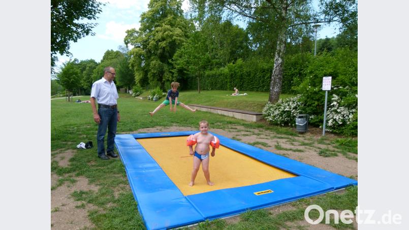 Nach Schwimm- kommen Sprungübungen. rn
