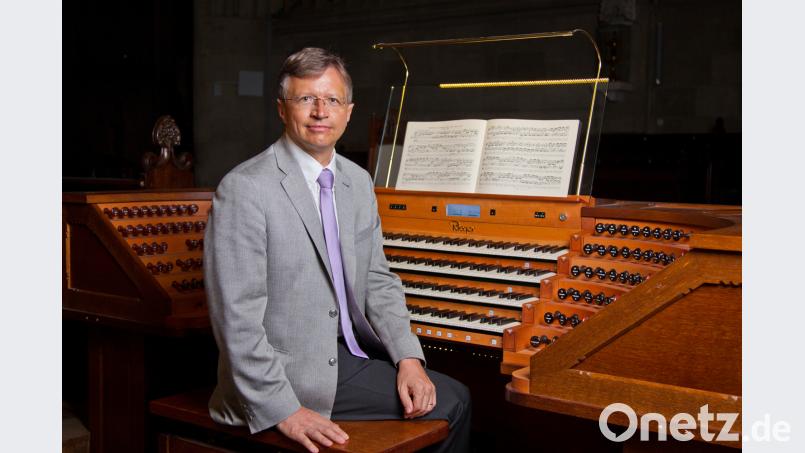 Professor Franz Josef Stoiber gibt ein Konzert im Dom in Regensburg. [EXB]