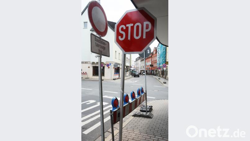 Die Stadtwerke haben die Sperrung an der Kreuzung der Ring- und Goethestraße vorbereitet: Am Montag beginnen die Kanalbauarbeiten. Schönberger, Gabi [gsb]