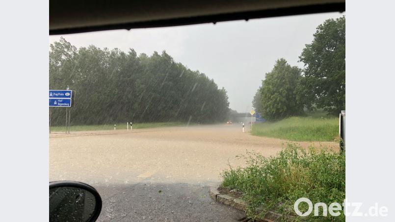 Starke Regenfälle sorgten für überschwemmte Straßen Julia Hammer
