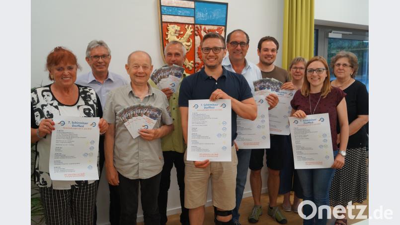 „Auf geht’s zum 7. Schirmitzer Dorffest“ lautet das Motto auf Flyern und Plakaten, mit denen die Gemeinde- und Vereinsvertreter Werbung für das Event am Samstag, 9. Juni, zwischen „Stachus“ und Schule machen wollen. du