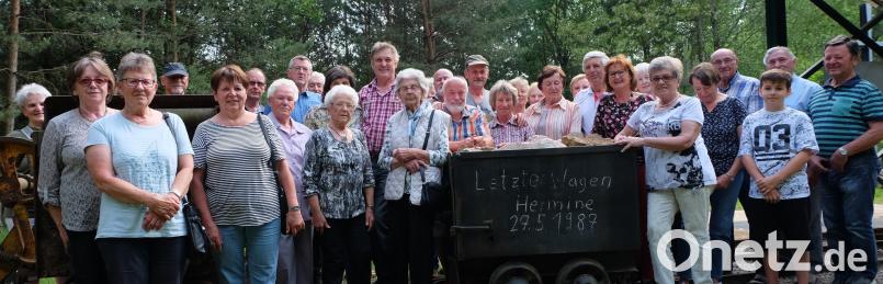 Kürzlich besichtigte der Seniorenkreis Stulln  das Areal um die  stillgelegte Grube Hermine am Nebelberg bei Lissenthan. Auf einem Hunt  hält die Aufschrift  „ Letzter Wagen Hermine 27.5.1987“ das historische Datum fest. Rohrwild