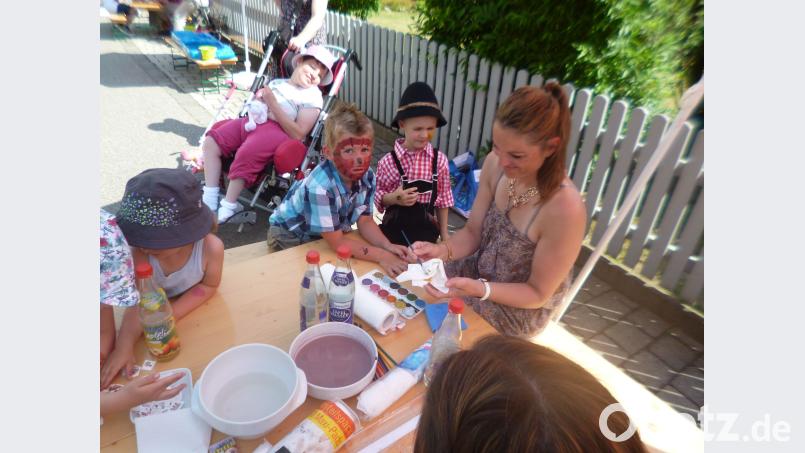 Reger Andrang herrschte auch an der Schminkstation. gz