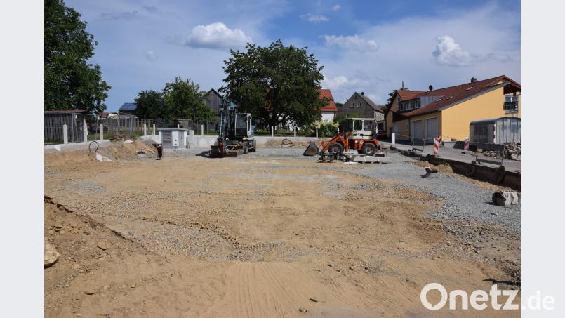 Der Parkplatz im Bereich des alten Rathauses nimmt Gestalt an. fla