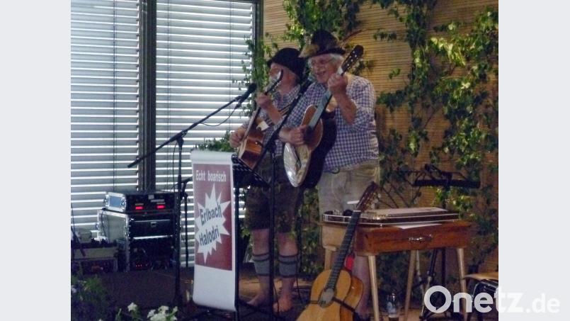Das Duo &quot;Erlbach Halodri&quot; sorgte für Stimmung. tie