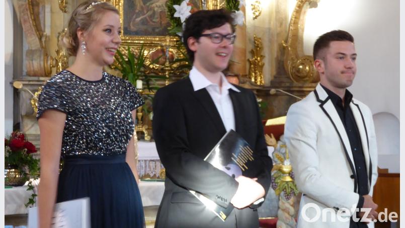 Schlussapplaus für Dommermuth, Ernst und Amann (von links) Konrad, Dominik [DKO] (dominik.konrad@oberpfalzmedien.de)