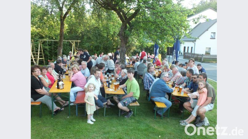 Ein kühles Getränk und stimmungsvolle Blasmusik machten den Aufenthalt im Biergarten zu einem ausgesprochen angenehmen Ereignis. soj