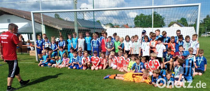Die Kicker lieferten sich spannende Duelle beim Kirchweih-Cup. jml