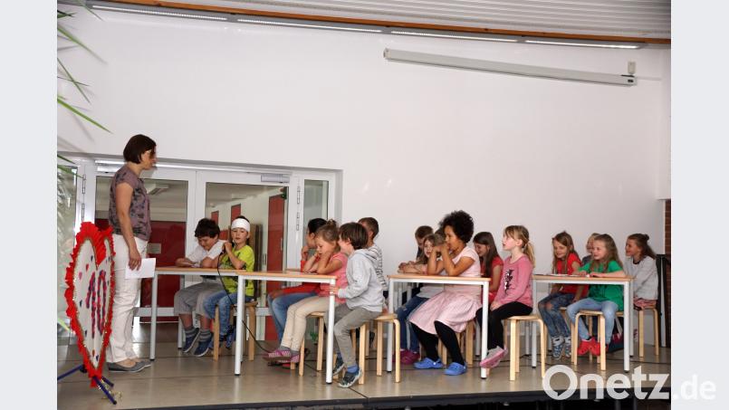 Lehrerin Margit Dobmeier hat  es schwer mit ihren Schülern. Sie finden die verrücktesten Ausreden. bkr