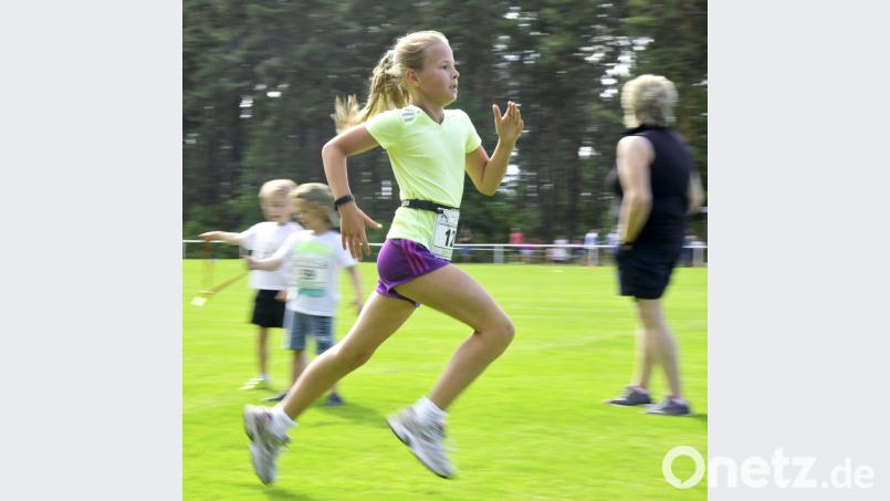17. Hahnenkammlauf 2018 des 1. FC Edelsfeld

Und nochmals Vollgas beim Zieleinlauf

Bild: Ziegler Ziegler, Hubert [ZG] (<a href=