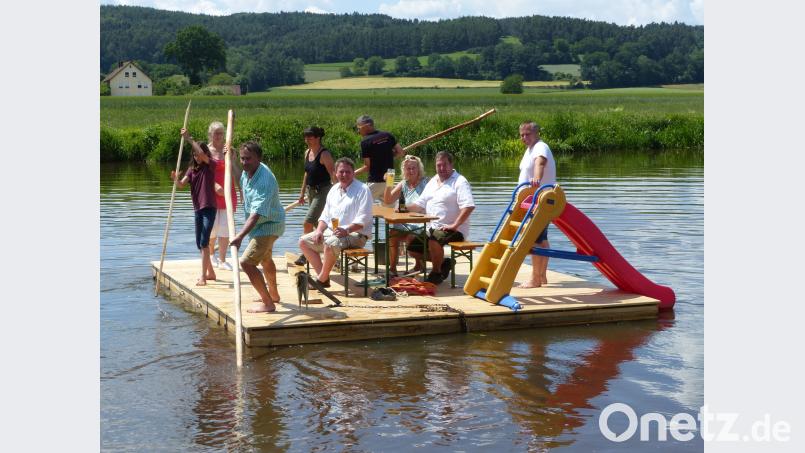 Riesigen Spaß machte die Jungfernfahrt der &quot;Naabkönigin&quot;. Völkl