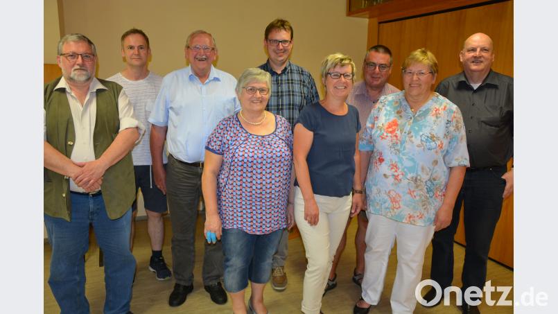 Mit dieser Mannschaft geht die SPD Pechbrunn-Groschlattengrün in die kommenden zwei Jahre und damit auch in den Kommunalwahlkampf. Mit dabei sind (von links) Thomas Schemm, Robert Malzer, Gerhard Flügel, Ingrid Köstler, Thomas Flügel, Ortsvorsitzende Isgard Forschepiepe, Andreas Forschepiepe, Silvia Schemm und Kreisvorsitzender Rainer Fischer. jr