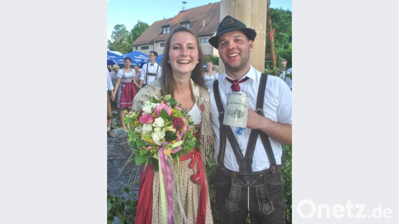 Das frisch gekürte Oberkirwapaar Simone Stiegler und Fabian Englhard. (no)