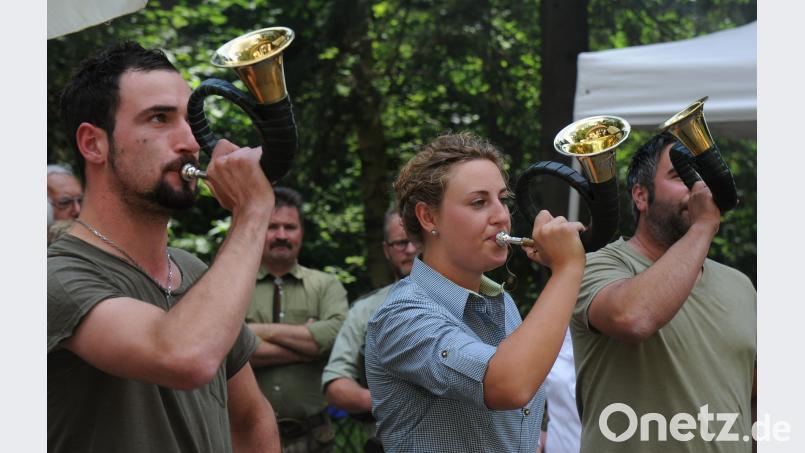 Auch wir beherrschen das Jagdhorn, so die etwas jüngeren Jagdhornbläser. GF, Autor