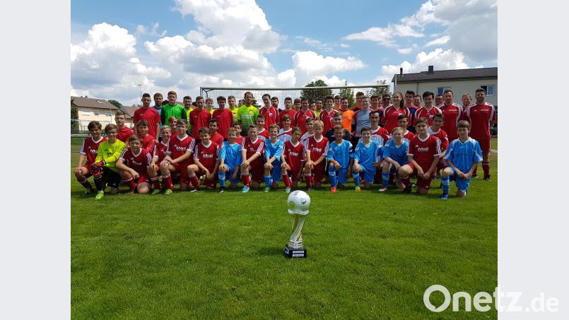 Acht Mannschaften kämpften beim vierten &quot;Bernhard-Kessler-Gedächtnisturnier&quot; um den Pokal. Am Ende hatten die Kicker der C-Jugend knapp die Nase vorne. exb