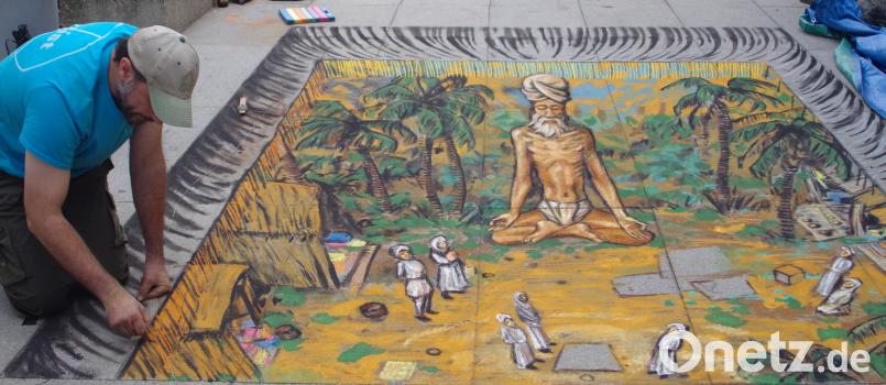 Nicht nur Profimaler bereichern das "Bunte Pflaster". Jeder Interessierte kann sich anmelden und mitmachen. abi