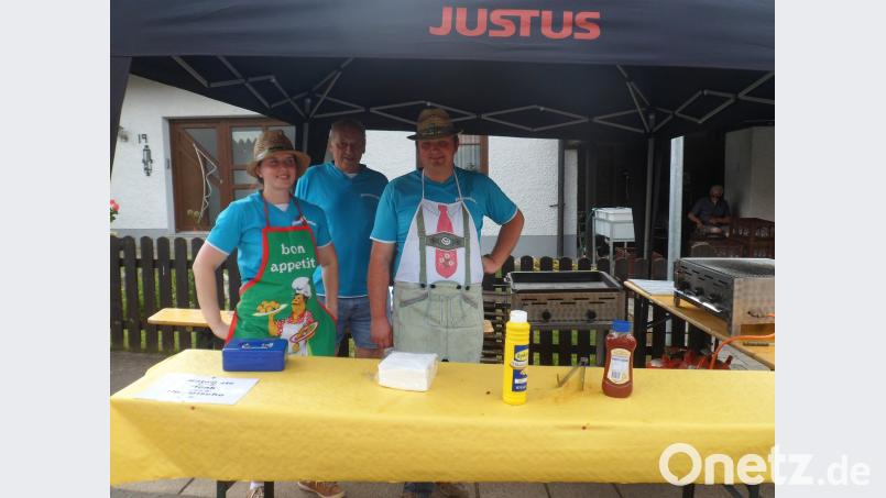 Valentin Filberth (Mitte) hatte mit seinen Helfern alls im Griff soj