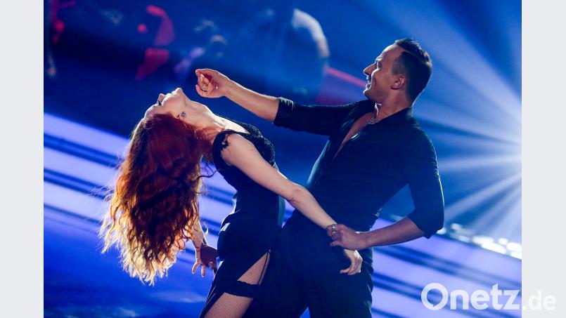 Model Barbara Meier und Profitänzer Sergiu Luca tanzen im Halbfinale der RTL-Tanzshow  &quot;Let&#039;s Dance&quot;. Rolf Vennenbernd/dpa