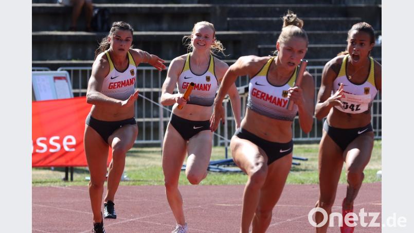 Katrin Fehm (links)  in der 4x100-Meter-Staffel. Kiefner