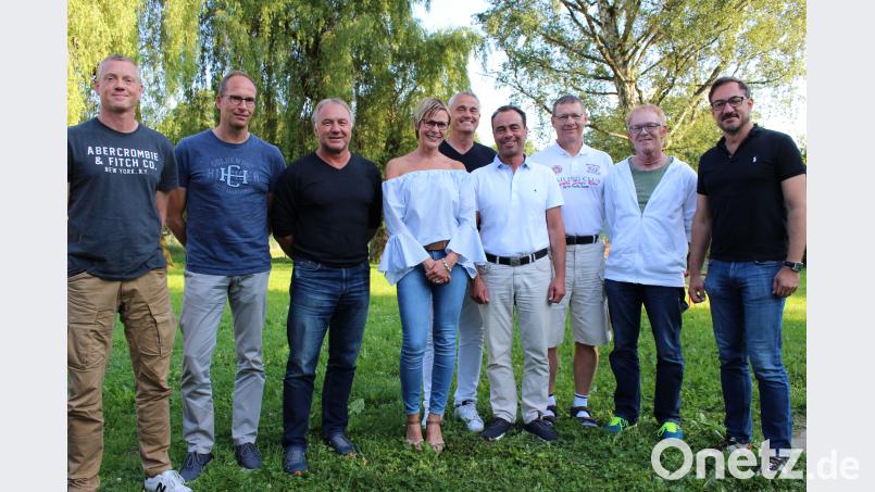 Der neue Vorstand des TC Fichtelgebirge: Von links  Ingo Maurach, Michael Ruß, Joachim Fürbringer, Silke Wuttke, Robert Vit, Timmi Och, Bernd Lowies, Markus Meister und Vorsitzender Andreas Ebenburger. fphs