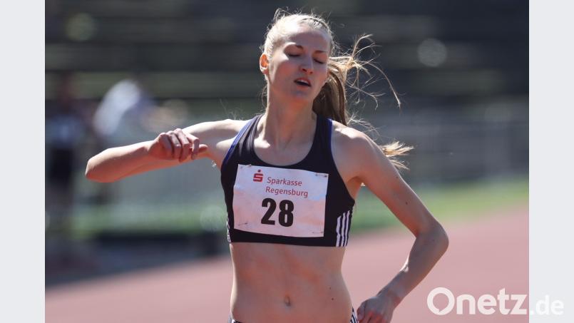 Ausgepowert im Ziel: Corinna Schwab lief in Regensburg im 400-Meter-Rennen der Frauen in 53,31 Sekunden auf Platz zwei. Kiefner